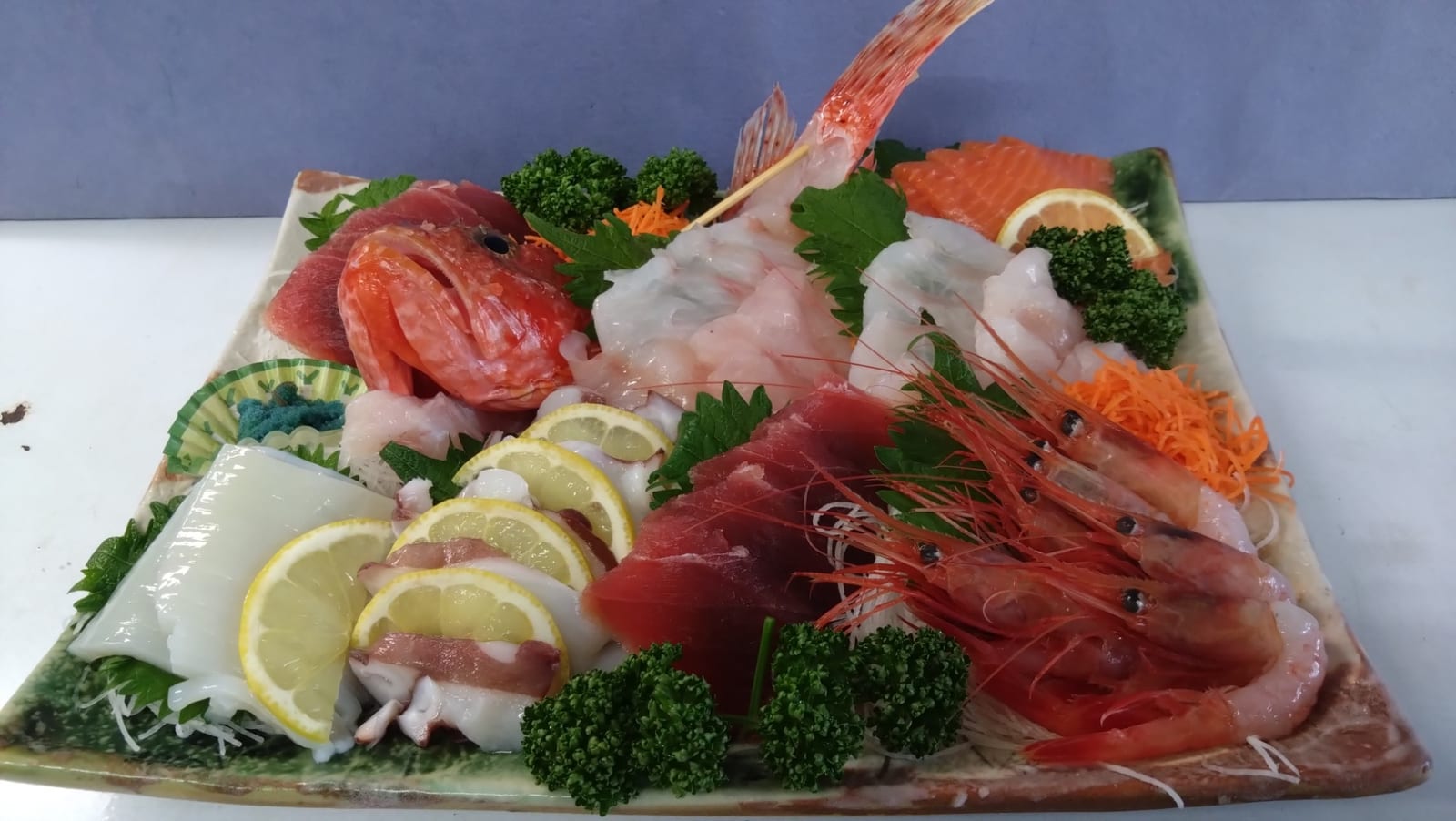 地魚のお刺身盛り合わせ（特小皿盛り）